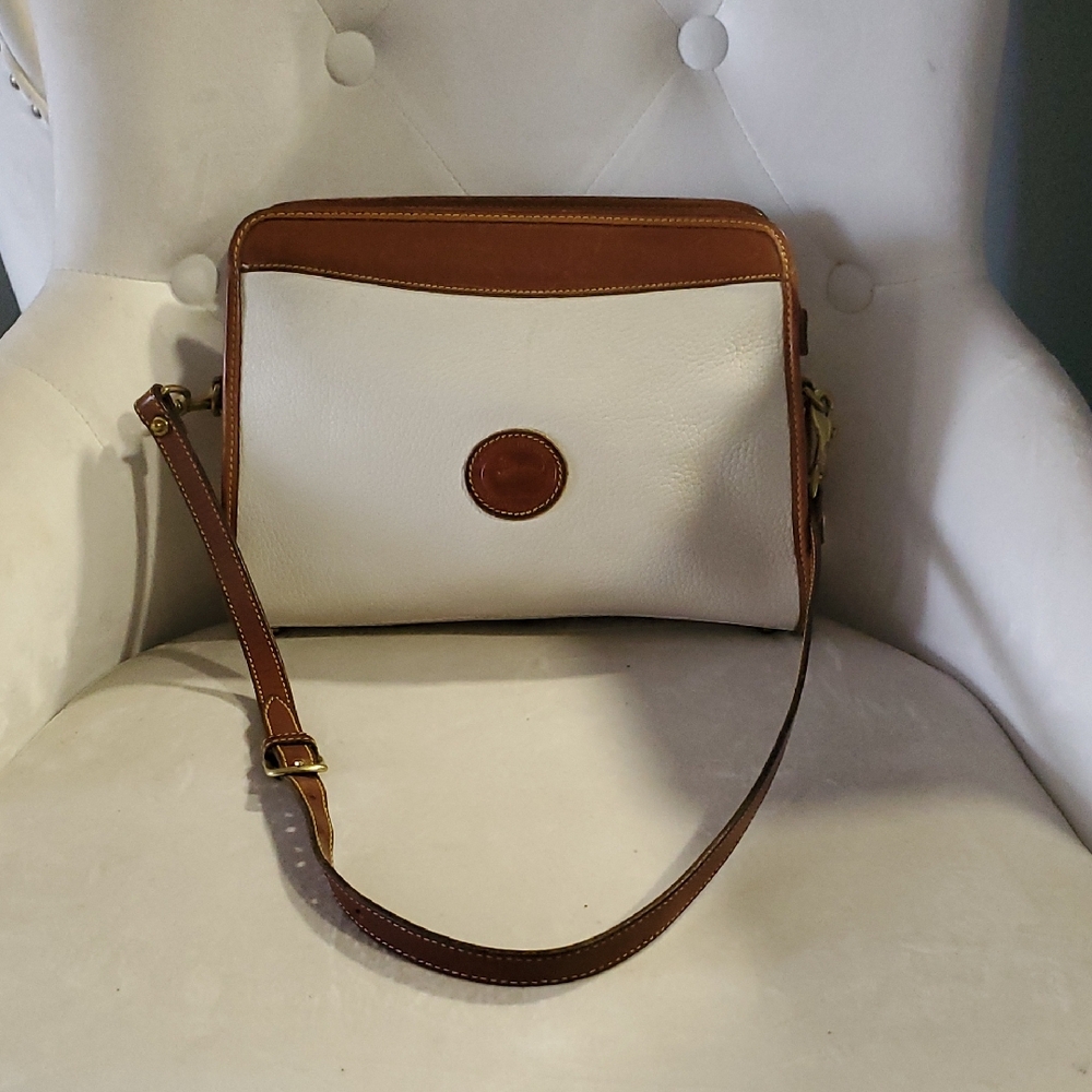 Dooney & Bourke White Leather Bag with Brown Logo